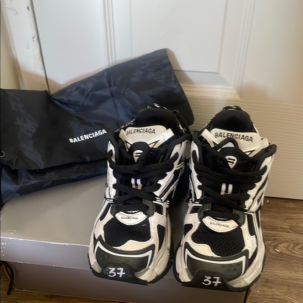 Balenciaga Black and White Sneakers - Picture 2 of 3